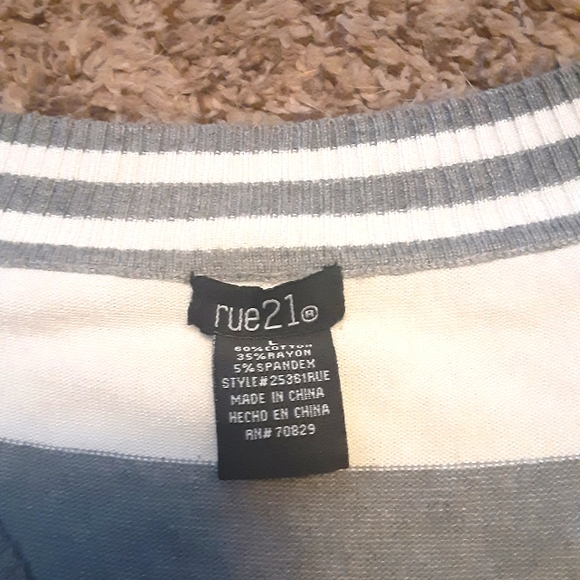 Rue21 top long sleeve size Large - Picture 3 of 5